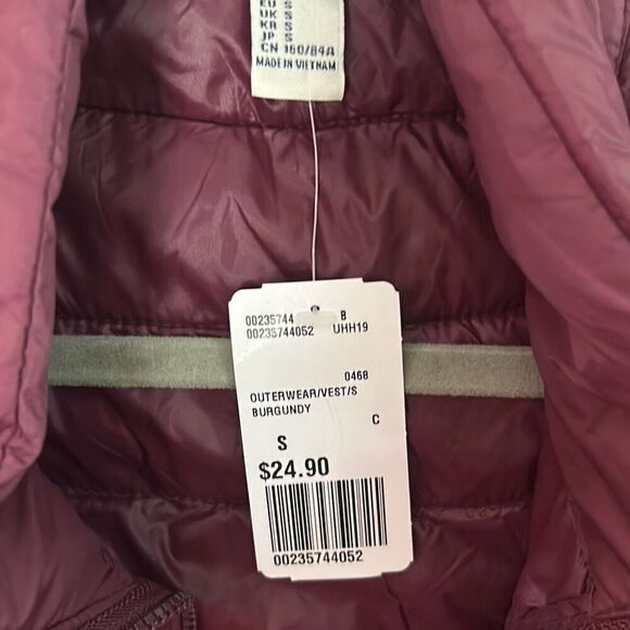 NWT forever 21 lightweight burgundy puffer vest size S - Picture 2 of 4